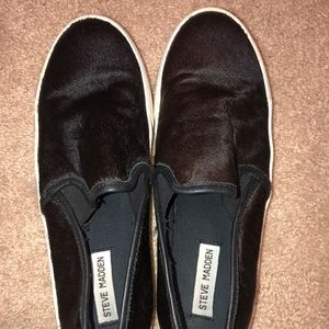 Black loafers with fur